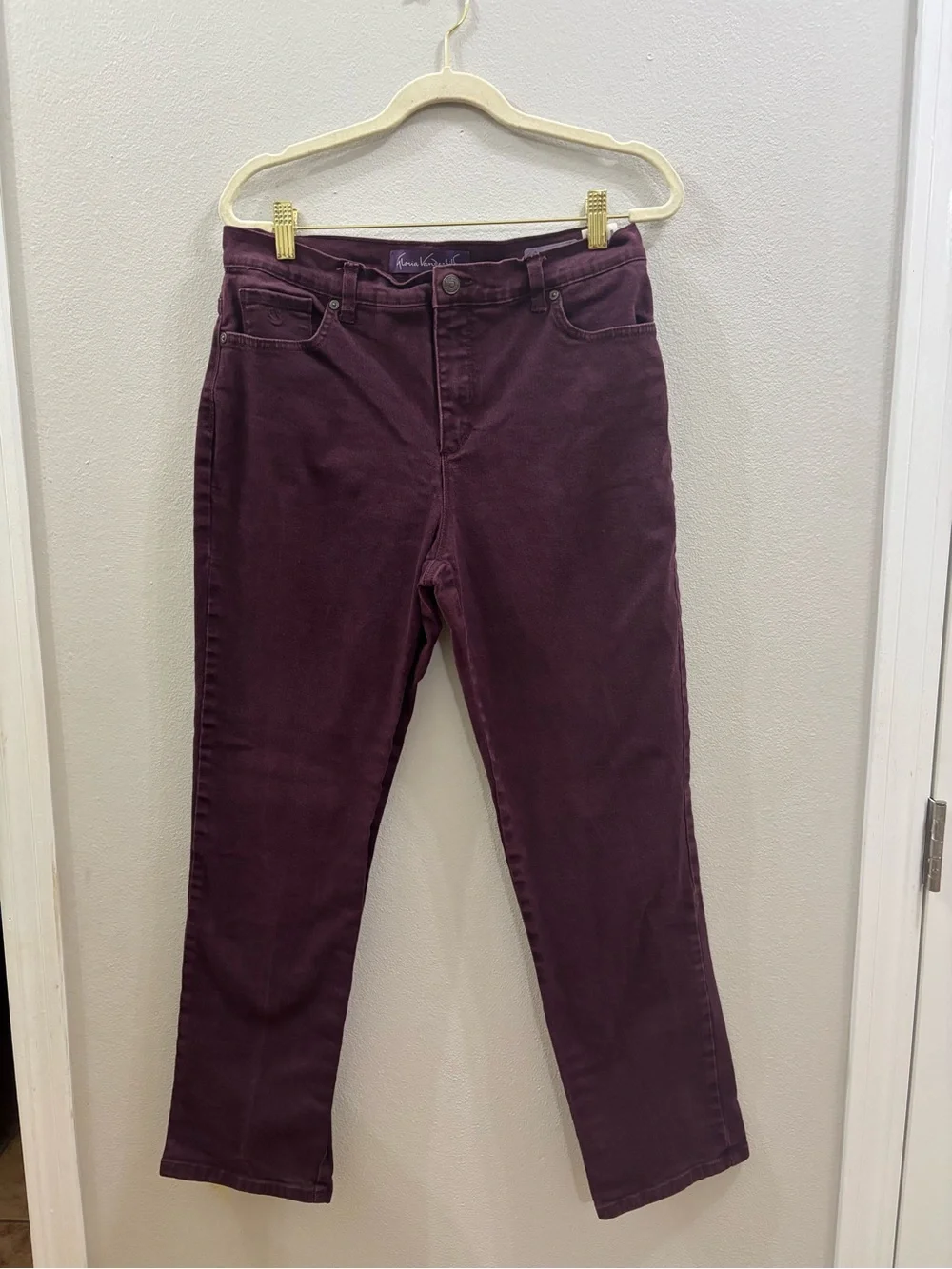 Gloria Vanderbilt Straight-Leg Jeans in Deep Plum